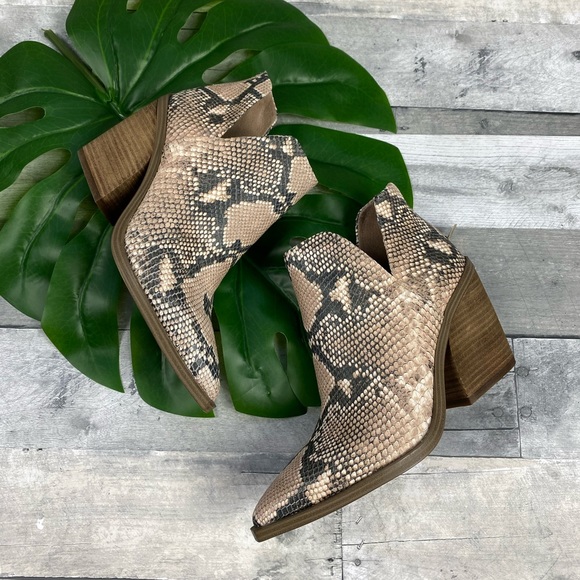 Vince Camuto VC Gigietta snakeskin boots natural - Picture 8 of 8